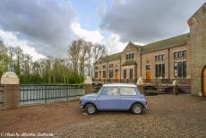 Stuyvesant Tour - The Mini Authi in front of the Wouda Steam Pumping Station in Lemmer, Friesland. After the Stuyvesant Tour 2017 ended in the village of De...