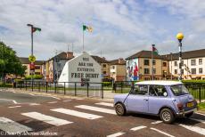 Ierland 2017 - Classic Car Road Trip: In onze Mini Authi passeerden we de Free Derry Corner in de wijk Bogside van Derry (Londonderry) in...
