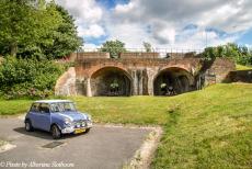 Ierland 2017 - Classic Car Road Trip: Onze Mini Authi bij Fort Amherst in Chatham, Medway Kent. Het fort werd gebouwd om de scheepswerf van...