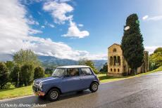 Portugal - Classic Car Road Trip: De Mini Authi voor de Santa Maria del Naranco, één van de Asturische pre-romaanse kerken. De Santa Maria del...
