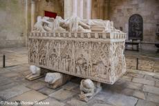 Portugal - Classic Car Road Trip Portugal: The tomb of Inês de Castro, the sculptures depict scenes of her tragic life. Inês was the...