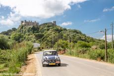 Portugal - Classic Car Road Trip Portugal: Na een bezoek aan de kloosters van Alcobaça en Batalha reden we onze classic Mini verder zuidwaarts naar...