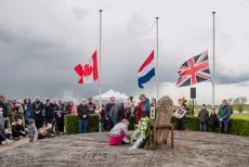 Herdenking Operation Quick Anger 2019 - Westervoort, Herdenking Operation Quick Anger 2019: De kranslegging bij het monument de Oversteek naar de Bevrijding.&nbsp;Elk jaar nemen kinderen...