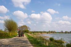 Herdenking Operatie Cannonshot 2019 - Herdenking van Operatie Cannonshot 2019: Een Jeep uit de Tweede Wereldoorlog reed tijdens de herdenkingsrit van deze militaire operatie langs de... Herdenking Operatie Cannonshot 2019 - Herdenking van Operatie Cannonshot 2019: Een Jeep uit de Tweede Wereldoorlog reed tijdens de herdenkingsrit van deze militaire operatie langs de...