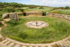 75 jaar na D-Day - Classic Car Road Trip Normandië, 75 jaar na D-Day: De restanten van een geschutopstelling op Pointe du Hoc. De Duitse batterij op Pointe du...