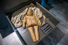 Normandy, 75 years after D-Day - Normandy, 75 years after D-Day: Paradummy 'Rupert' on display in the Mémorial de Caen. Just before D-Day, the RAF dropped hundreds... Normandy, 75 years after D-Day - Normandy, 75 years after D-Day: Paradummy 'Rupert' on display in the Mémorial de Caen. Just before D-Day, the RAF dropped hundreds...