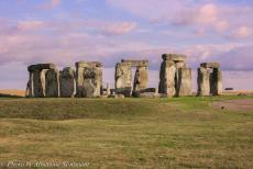 IMM 2019 Bristol - Classic Car Road Trip: On our way to West Lulworth to visit Durdle Door, we made a short stop at Stonehenge. Stonehenge is probably...