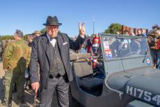 75 jaar na de Slag om Arnhem - Classic Car Road Trip: De 75ste herdenking van de Slag om Arnhem op de Ginkelse Heide, een Churchill reenactor naast onze Ford GPW Jeep...