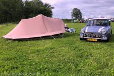 IMM Geiselwind - Classic Car Road Trip, IMM 2024 in Geiselwind, Duitsland: Onze tent naast de Mini Authi. Op de tweede dag van het IMM gaf het KNMI voor...