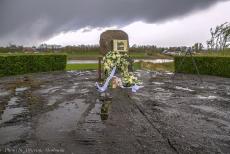 Herdenking Operation Quick Anger 2022 - Westervoort, Herdenking Operatie Quick Anger 2022: Na deze extreem natte herdenking keert de stilte terug en ligt het monument Oversteek... Herdenking Operation Quick Anger 2022 - Westervoort, Herdenking Operatie Quick Anger 2022: Na deze extreem natte herdenking keert de stilte terug en ligt het monument Oversteek...