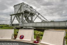 Normandië 2014 - Classic Car Road Trip Normandië: Het Veterans Charity Memorial op het terrein van het Pegasus Memorial Museum in Ranville bij...