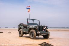 Normandië 2009 - Classic Car Road Trip Normandië: Onze Ford GPW Jeep uit 1942 op Gold Beach bij Arromanches-les-Bains tijdens een road trip...