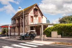 Normandië 2009 - Classic Car Road Trip Normandië: De tuin van dit huis in Bernières-sur-Mer werd in de eerste weken na D-Day gebruikt als...