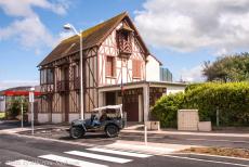 Normandy, 65 years after D-Day - The 65th anniversary of D-Day, Bernières-sur-Mer: In the first weeks after D-Day, the garden of this house was used as a temporary war... Normandy, 65 years after D-Day - The 65th anniversary of D-Day, Bernières-sur-Mer: In the first weeks after D-Day, the garden of this house was used as a temporary war...