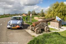 Stuyvesant Rit - Stuyvesant Rit 2017: Met onze Mini Authi op de dijk bij het dorp Blankenham in Overijssel. Het kanon op de dijk werd gebruikt om de...