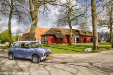 Stuyvesant Tour - Stuyvesant Mini Tour 2017: Our own Mini Authi in front of a historic farm and coach house on the country estate 'De...