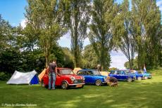 Longbridge IMM - Classic Car Road Trip: Vijf classic Mini's uit Nederland op de IMM camping in Cofton Park in Longbridge, een wijk bij de stad...