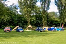 Longbridge IMM - Classic Car Road Trip: Enkele classic Mini's op de IMM camping in Cofton Park in Longbridge, Birmingham. Longbridge is de geboorteplaats...
