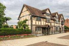 Longbridge IMM - Classic Car Road Trip: Tijdens onze korte road trip door Engeland brachten we een bezoek aan het Shakespeare House, het geboortehuis van de...