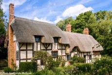 Longbridge IMM - Classic Car Road Trip: Tijdens onze road trip bezochten we de Anne Hathaway's Cottage in het dorp Shottery, ongeveer 1.6 km ten...