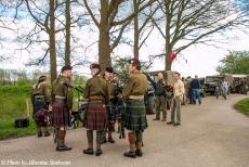 Operation Cannonshot Herdenkingsrit 2018 - Herdenkingsrit Operation Cannonshot: De Highland Regiment Pipes and Drums trad op tijdens de herdenkingsplechtigheid bij De...