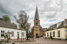 Herdenking Operation Cannonshot 2018 - Herdenkingsrit Operation Cannonshot: Onze Ford Jeep en enkele andere militaire voertuigen uit de Tweede Wereldoorlog voor de Dorpskerk...
